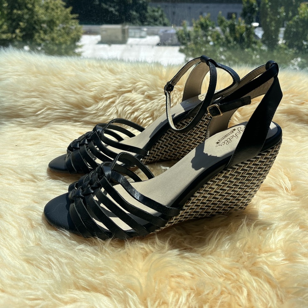 NWOB Seychelles Heritage Wedge Heel in Black - Size 8